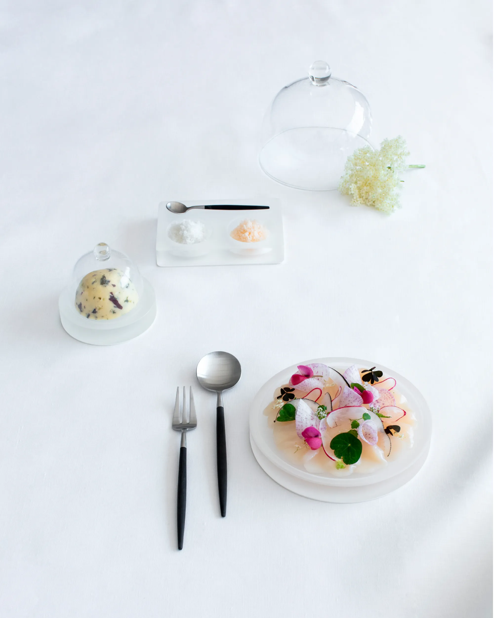 Podium B&B Plate With Dome White