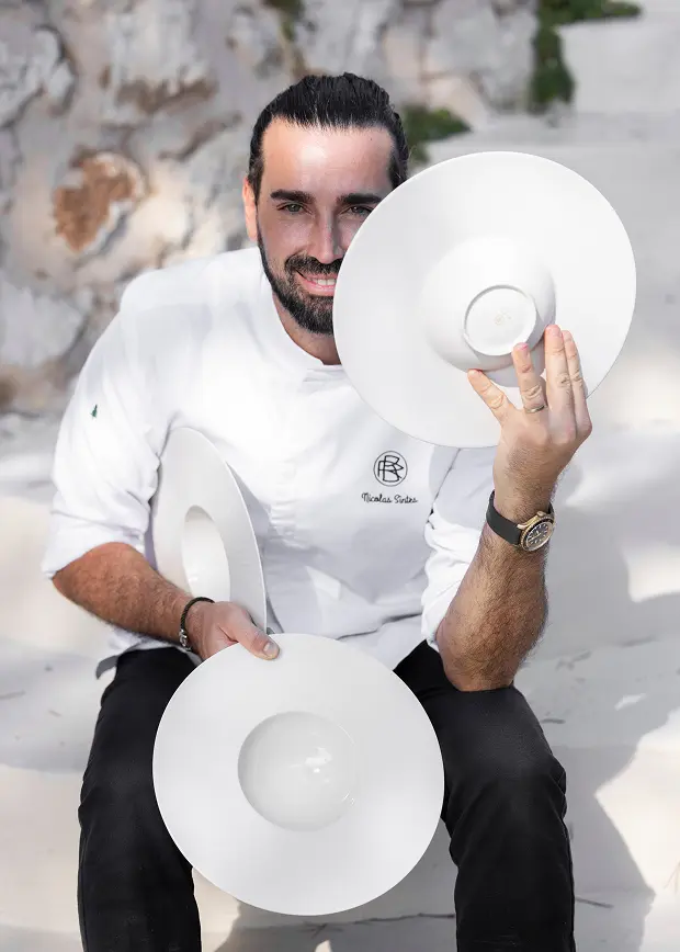 Une table signature par le chef Nicolas Sintes, avec l'assiette Sphère