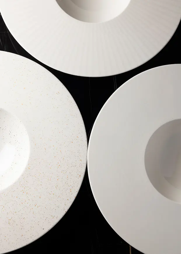 Une table signature par le chef Nicolas Sintes, avec l'assiette Sphère