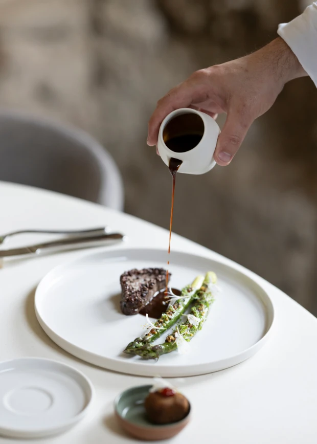 Une cuisine gastronomique de la Drôme, étoilée et connectée à la nature comme aux producteurs.